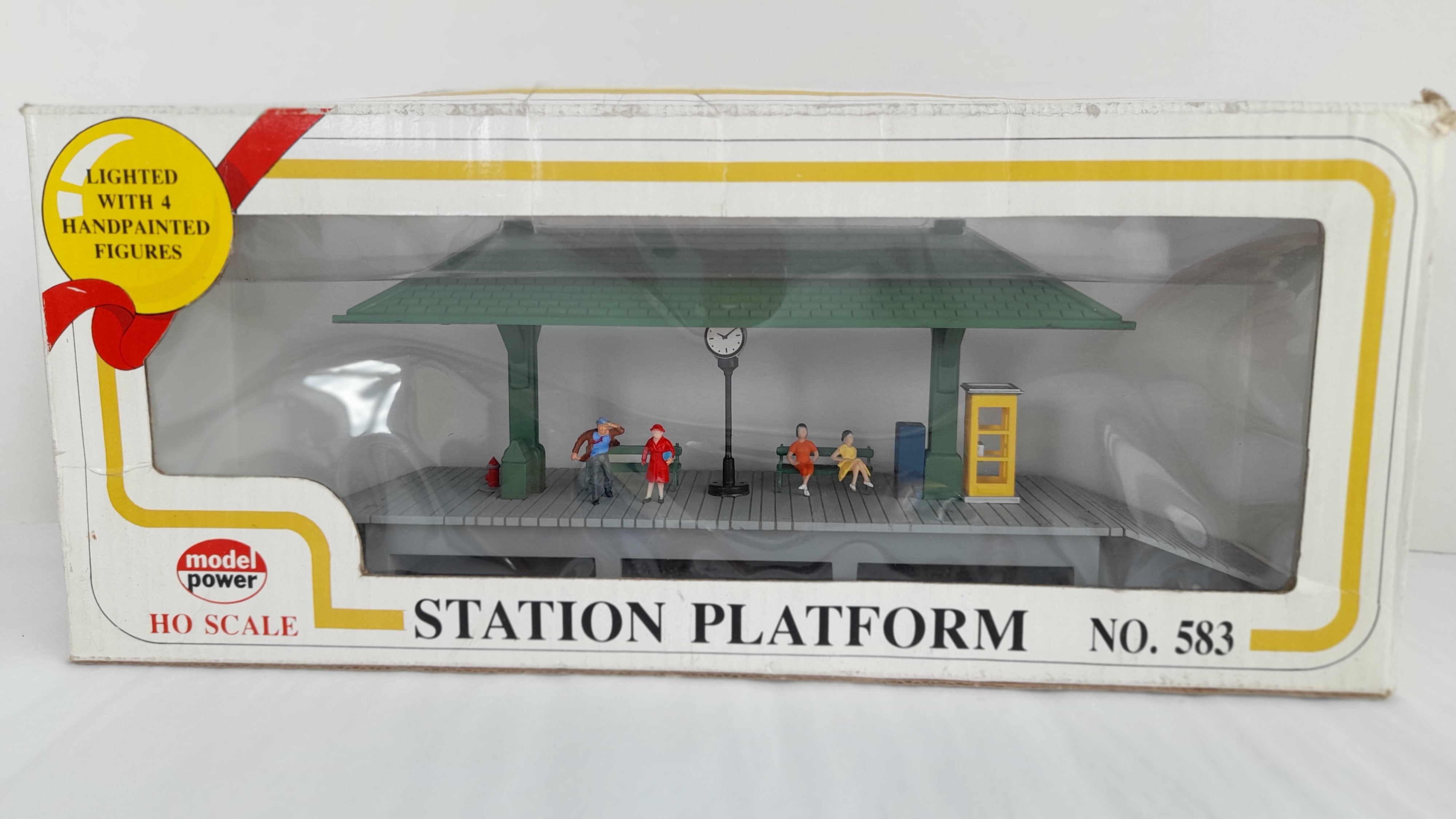HO Station Platform Built Lighted